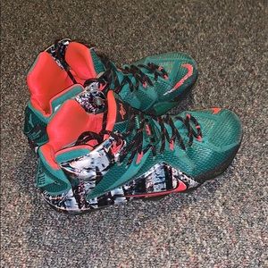 Lebron 12 Christmas